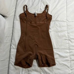 Body shapewear or Colombian faja